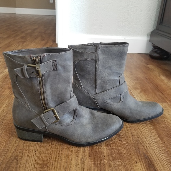 Gray Size 8 Chinese Laundry Ankle Booties - Picture 2 of 4